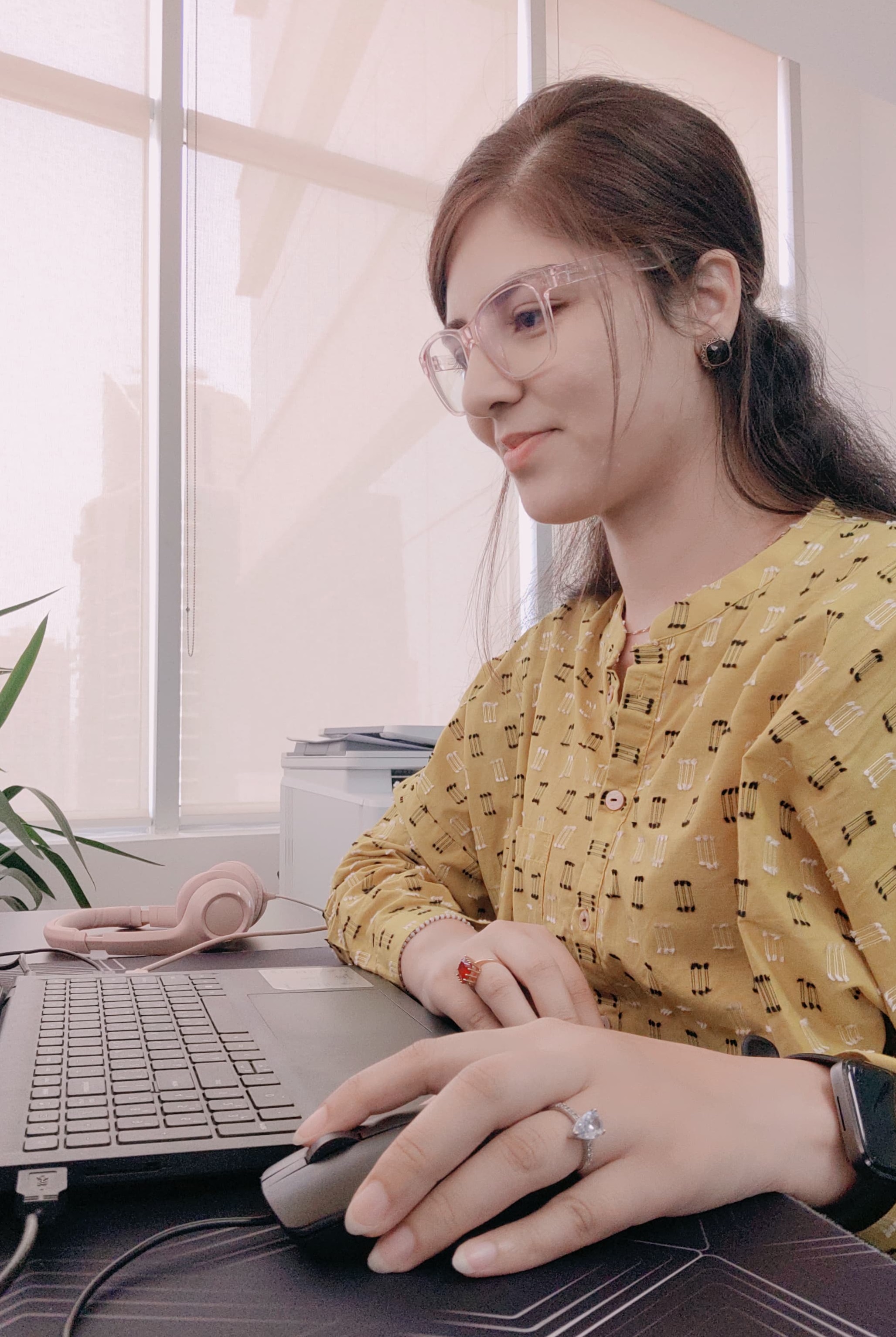 Kainat Shafeeq, Expert in UI/UX Design, Graphic Design, Web Development, SEO, and Social Media